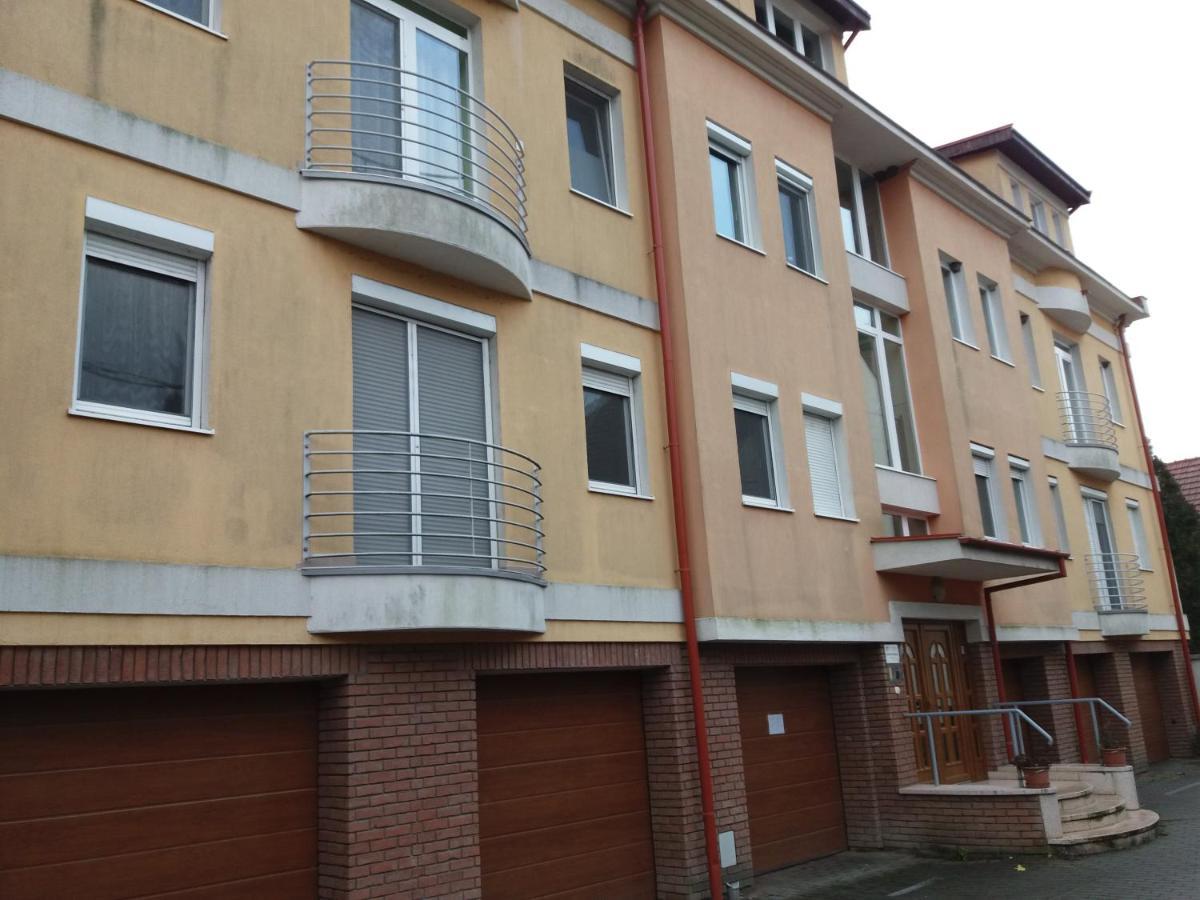 Elizabet Apartman A Belvarosban Szarvas Ngoại thất bức ảnh