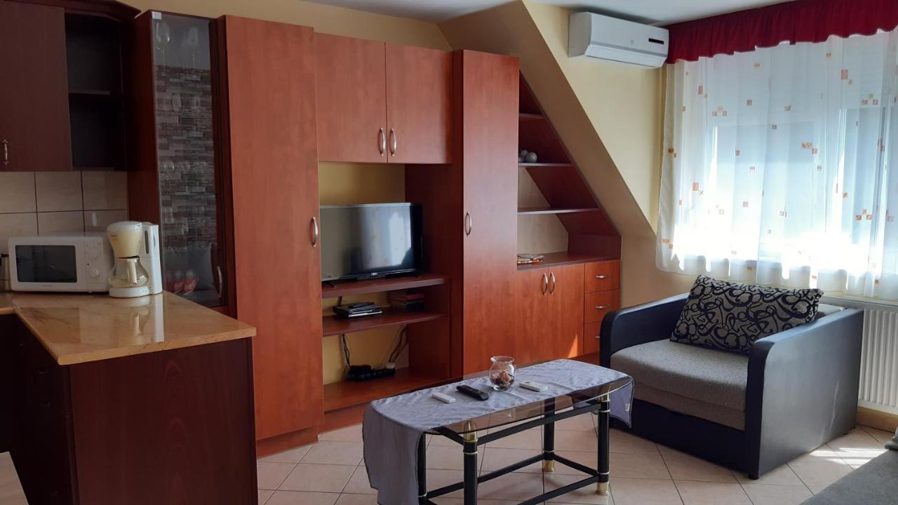 Elizabet Apartman A Belvarosban Szarvas Ngoại thất bức ảnh